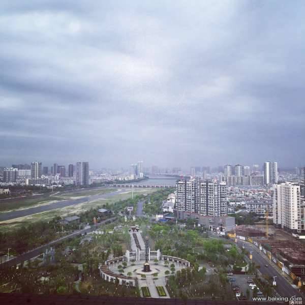 南公园旁临湖小区~天籁福 大气两室 全面临湖